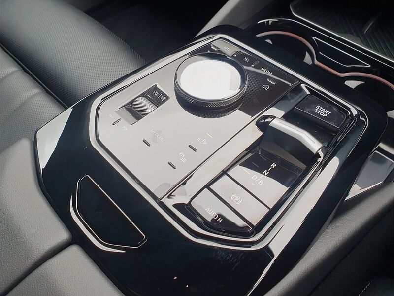 More views of BMW i5