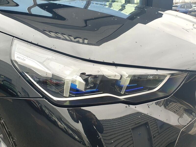 More views of BMW i5