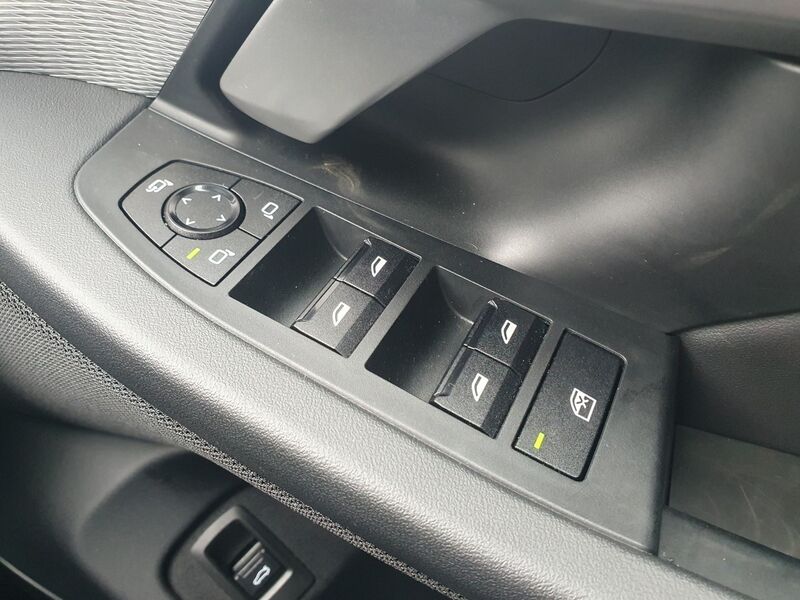 More views of BMW i5