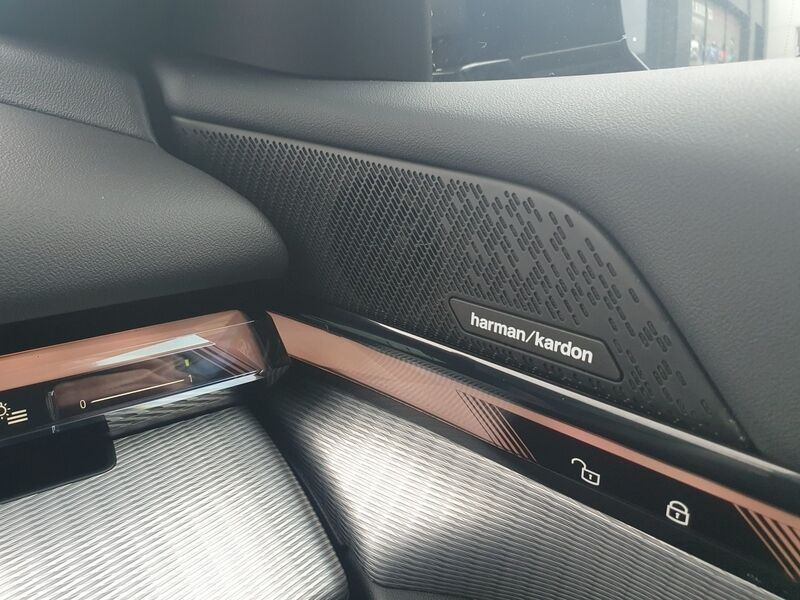 More views of BMW i5