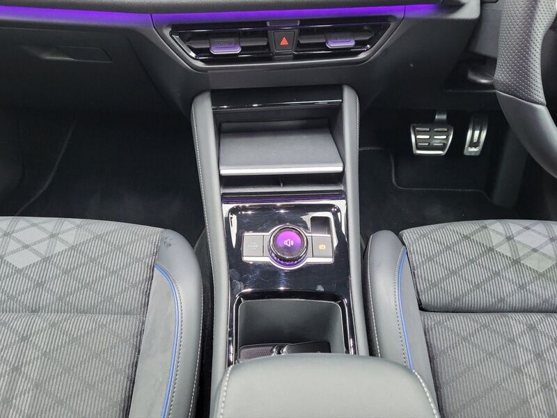 More views of Volkswagen Tayron