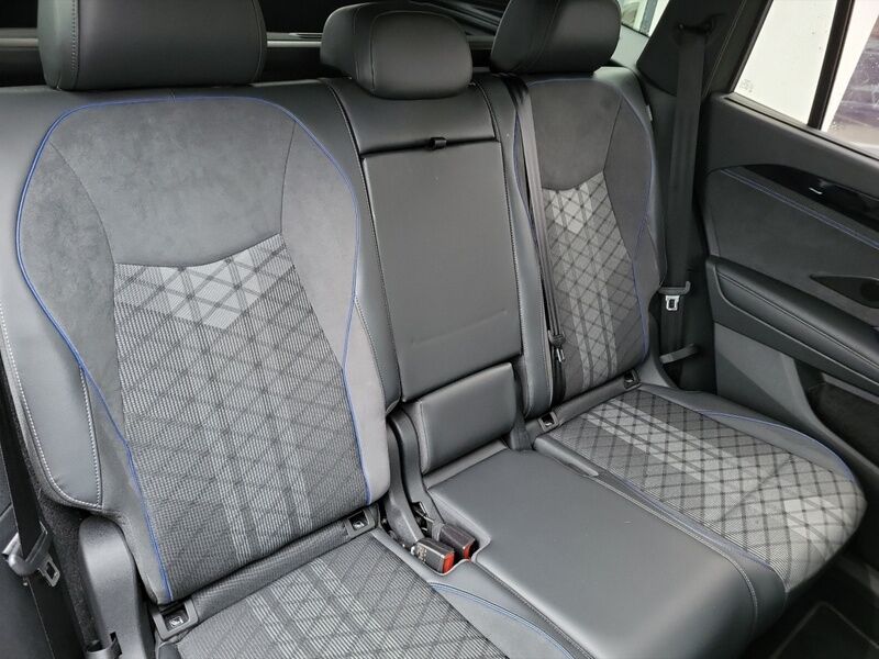 More views of Volkswagen Tayron