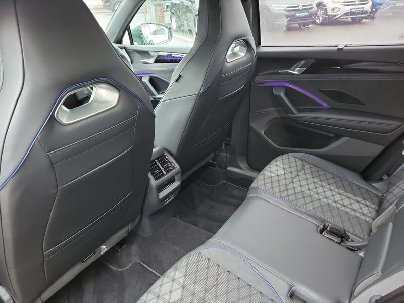 More views of Volkswagen Tayron