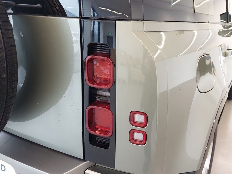 More views of Land Rover Defender