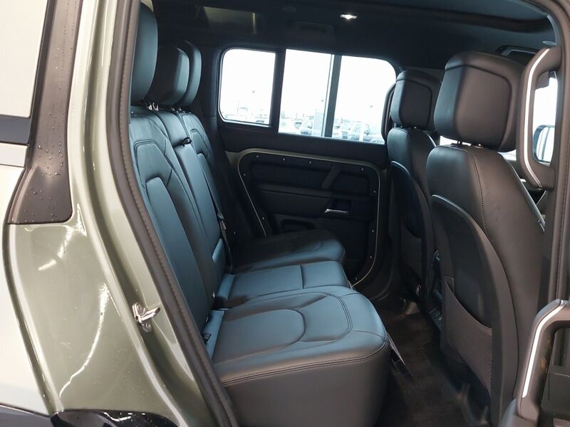 More views of Land Rover Defender