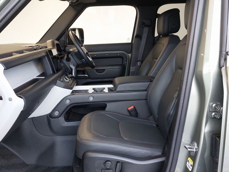 More views of Land Rover Defender