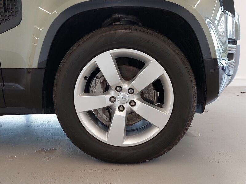 More views of Land Rover Defender