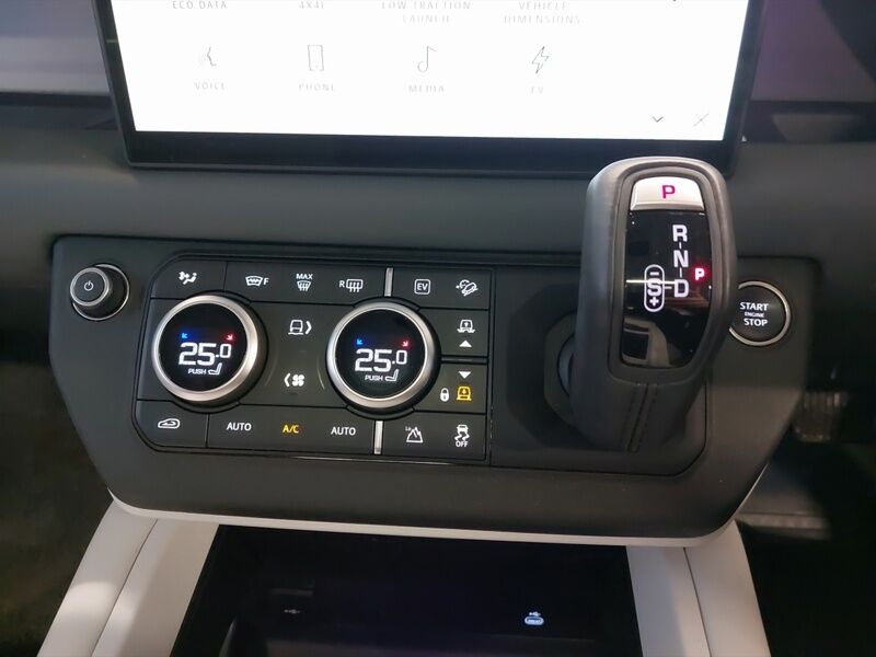 More views of Land Rover Defender