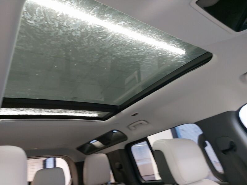 More views of Land Rover Defender