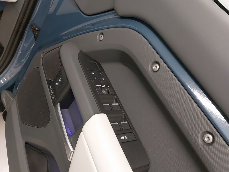 More views of Land Rover Defender