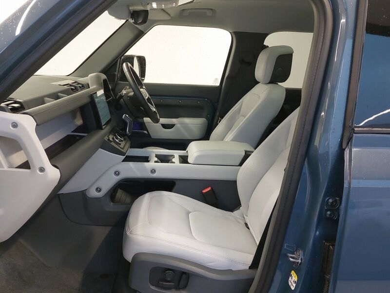 More views of Land Rover Defender