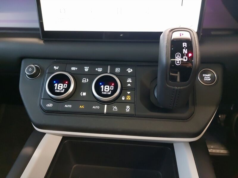 More views of Land Rover Defender