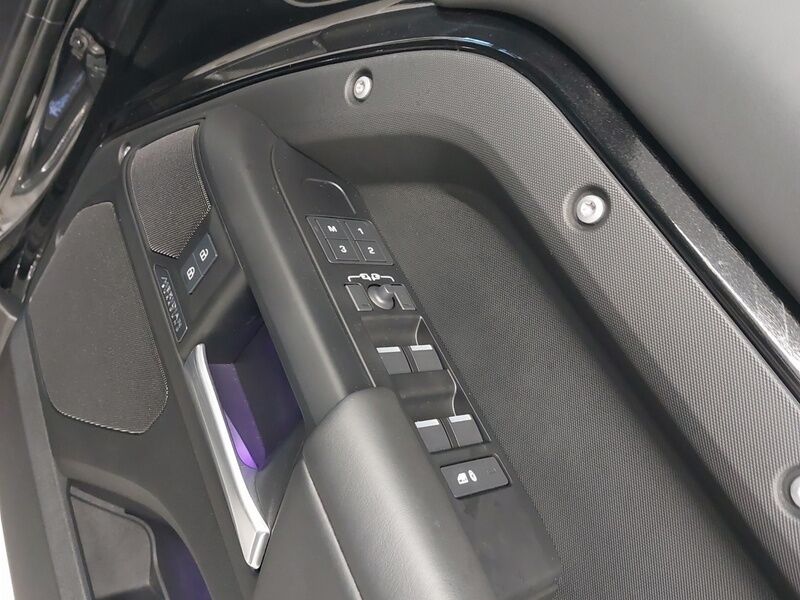 More views of Land Rover Defender