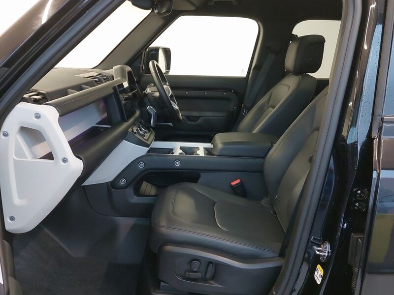 More views of Land Rover Defender