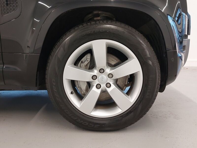 More views of Land Rover Defender