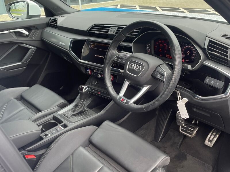 More views of Audi Q3