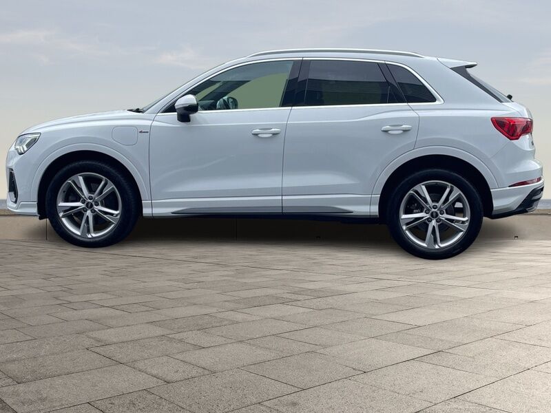 More views of Audi Q3