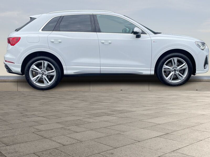 More views of Audi Q3