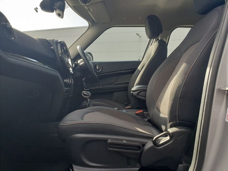More views of Mini Countryman