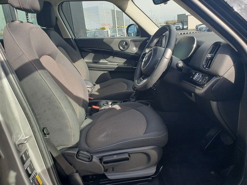 More views of Mini Countryman