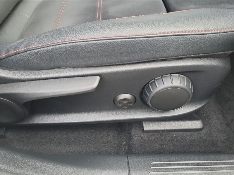 More views of Mercedes-Benz EQB