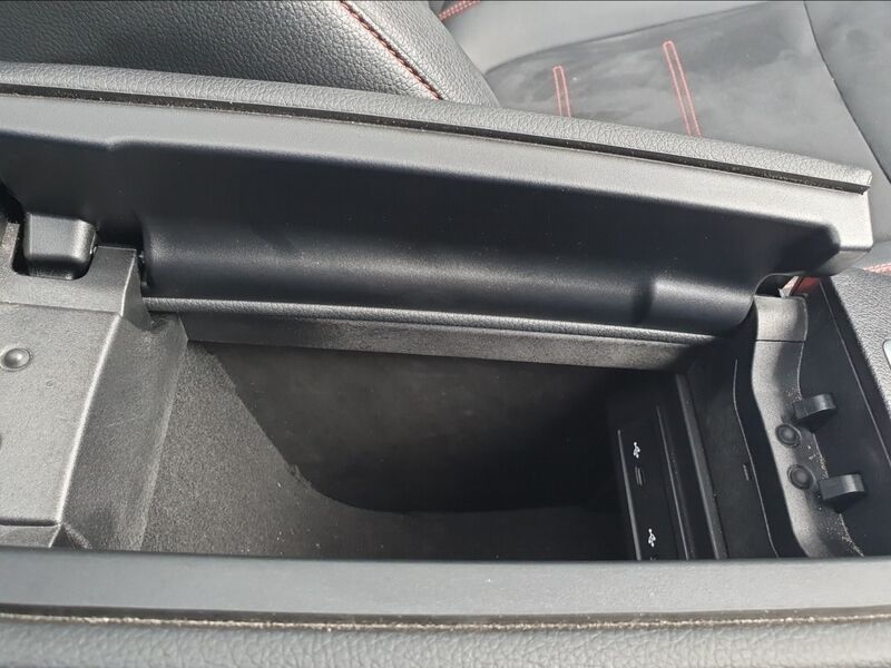 More views of Mercedes-Benz EQB