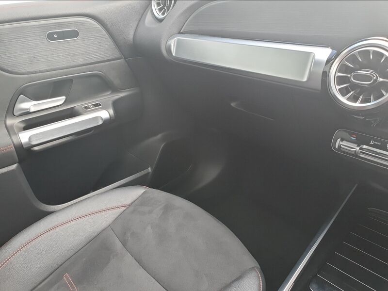 More views of Mercedes-Benz EQB