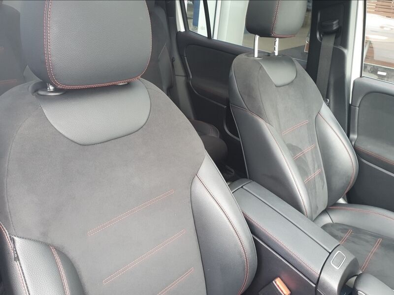 More views of Mercedes-Benz EQB