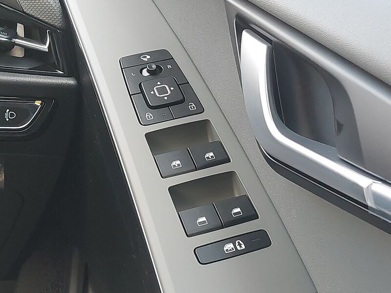 More views of Kia e-Niro