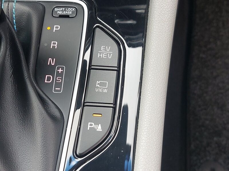 More views of Kia Niro