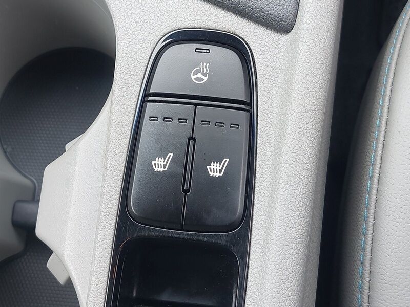 More views of Kia Niro