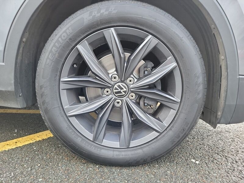 More views of Volkswagen Tiguan Allspace