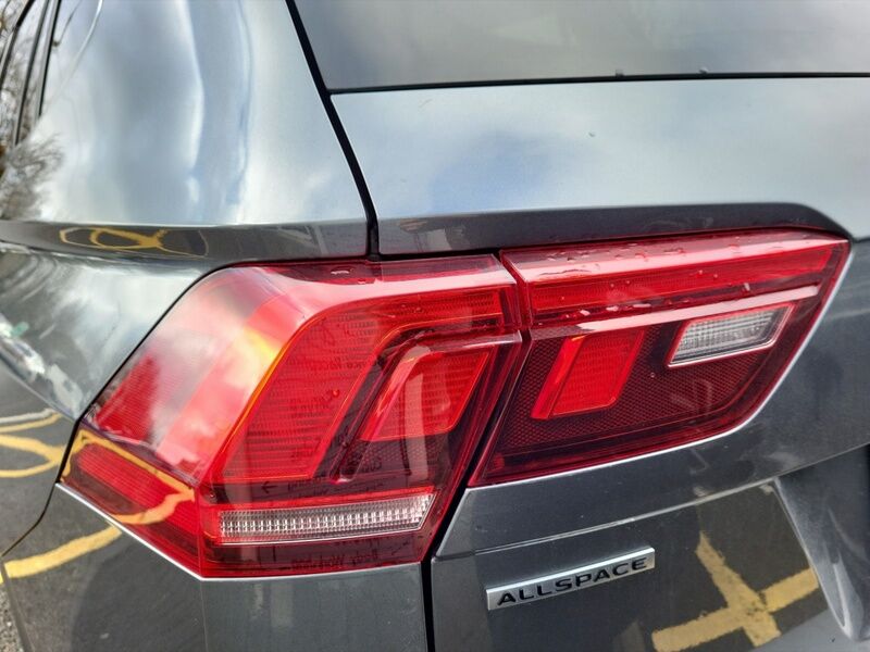 More views of Volkswagen Tiguan Allspace