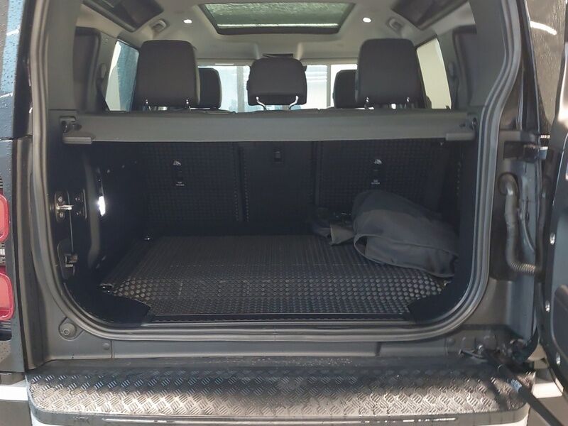 More views of Land Rover Defender