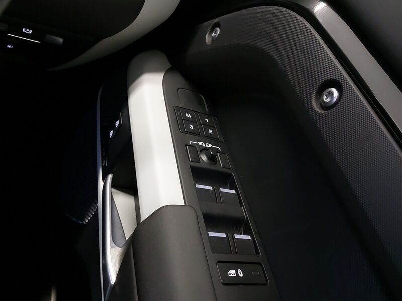 More views of Land Rover Defender