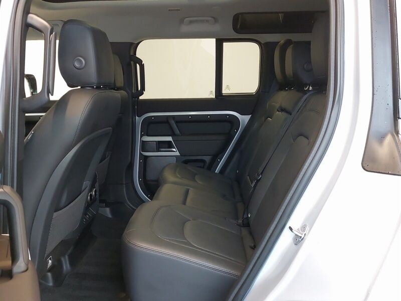 More views of Land Rover Defender