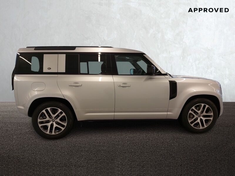 More views of Land Rover Defender