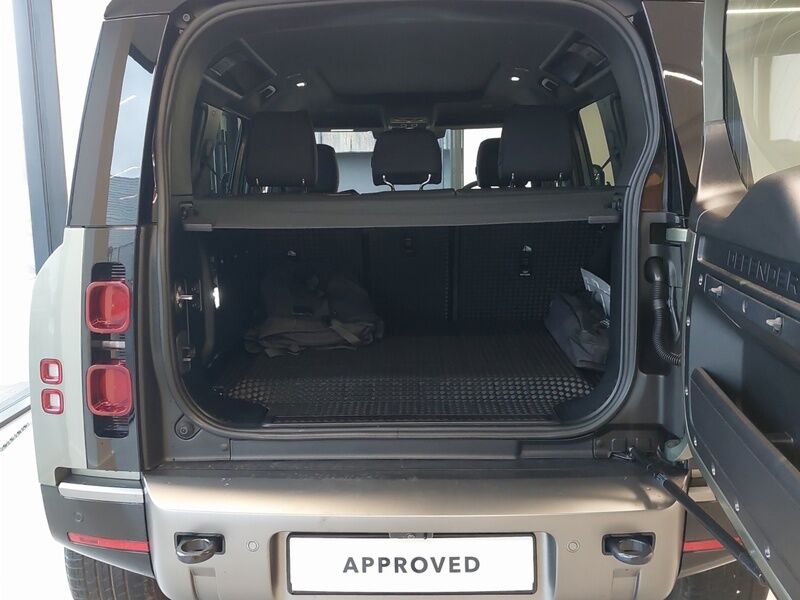 More views of Land Rover Defender