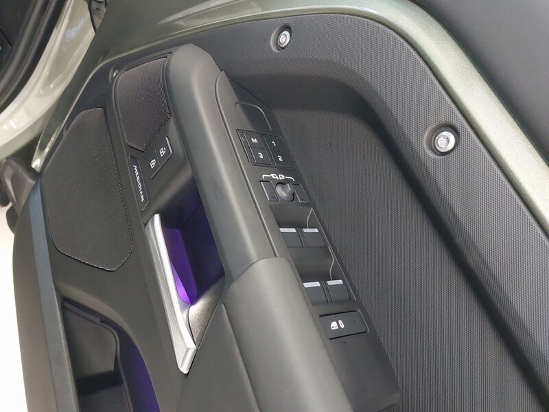 More views of Land Rover Defender