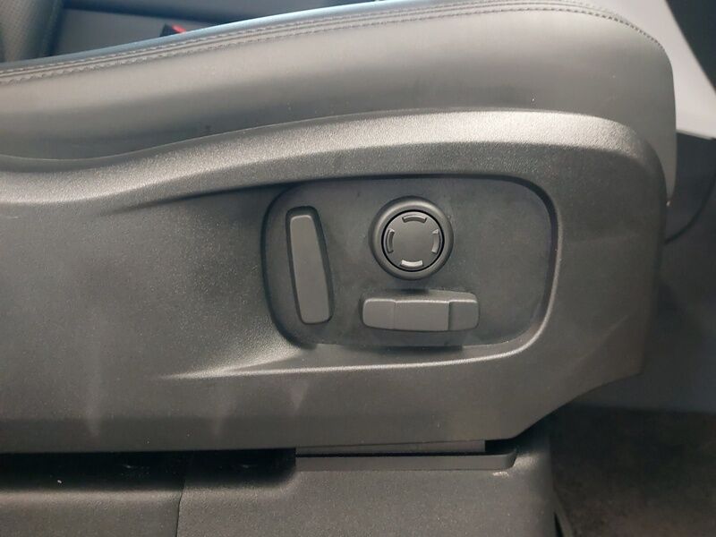 More views of Land Rover Defender