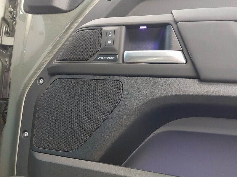 More views of Land Rover Defender