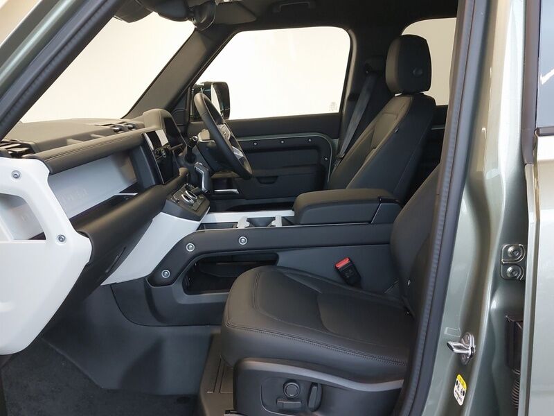 More views of Land Rover Defender