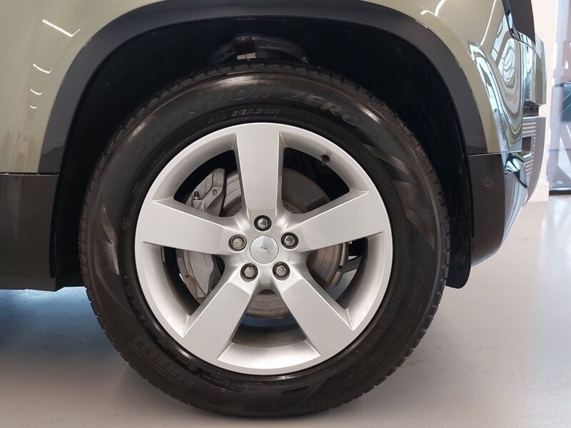 More views of Land Rover Defender