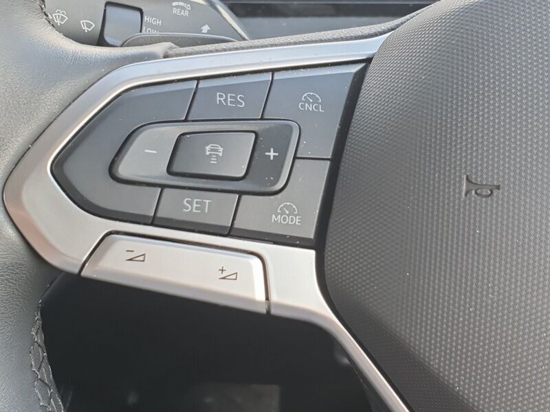 More views of Volkswagen Tiguan