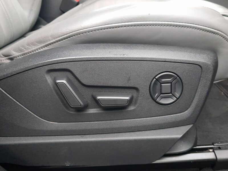 More views of Audi Q8 e-tron