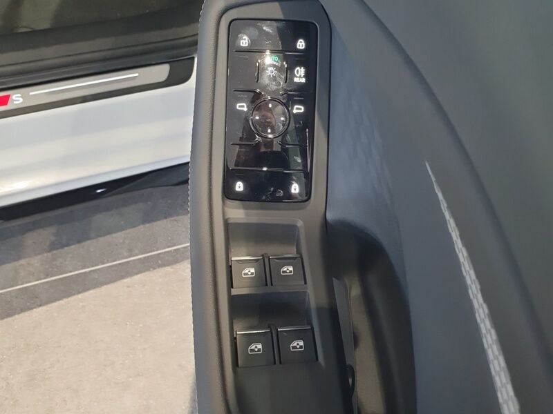 More views of Audi A6