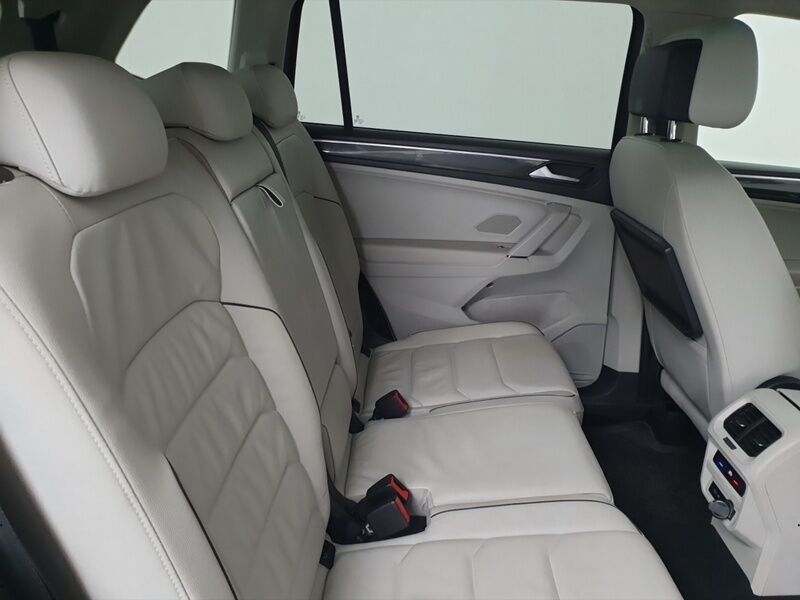 More views of Volkswagen Tiguan Allspace