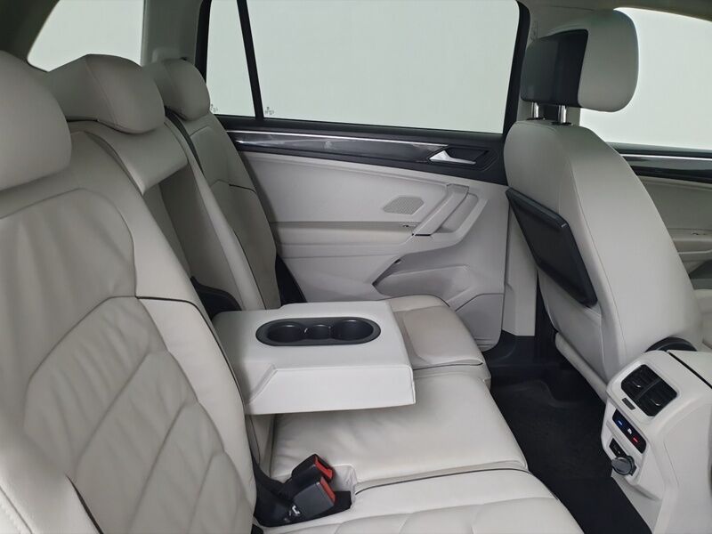 More views of Volkswagen Tiguan Allspace