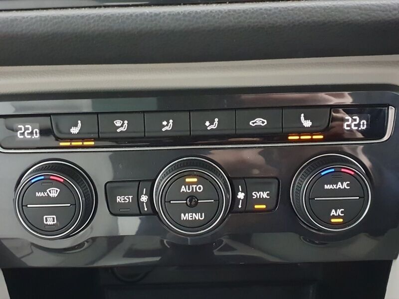 More views of Volkswagen Tiguan Allspace