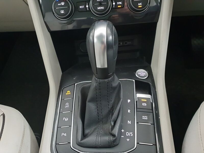 More views of Volkswagen Tiguan Allspace